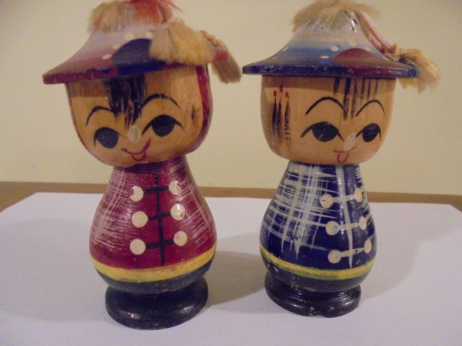 Vintage -- Nodder Bobblehead--chinese  Dolls